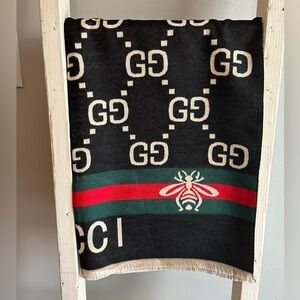 Beautiful GG scarf with bee, black or brown